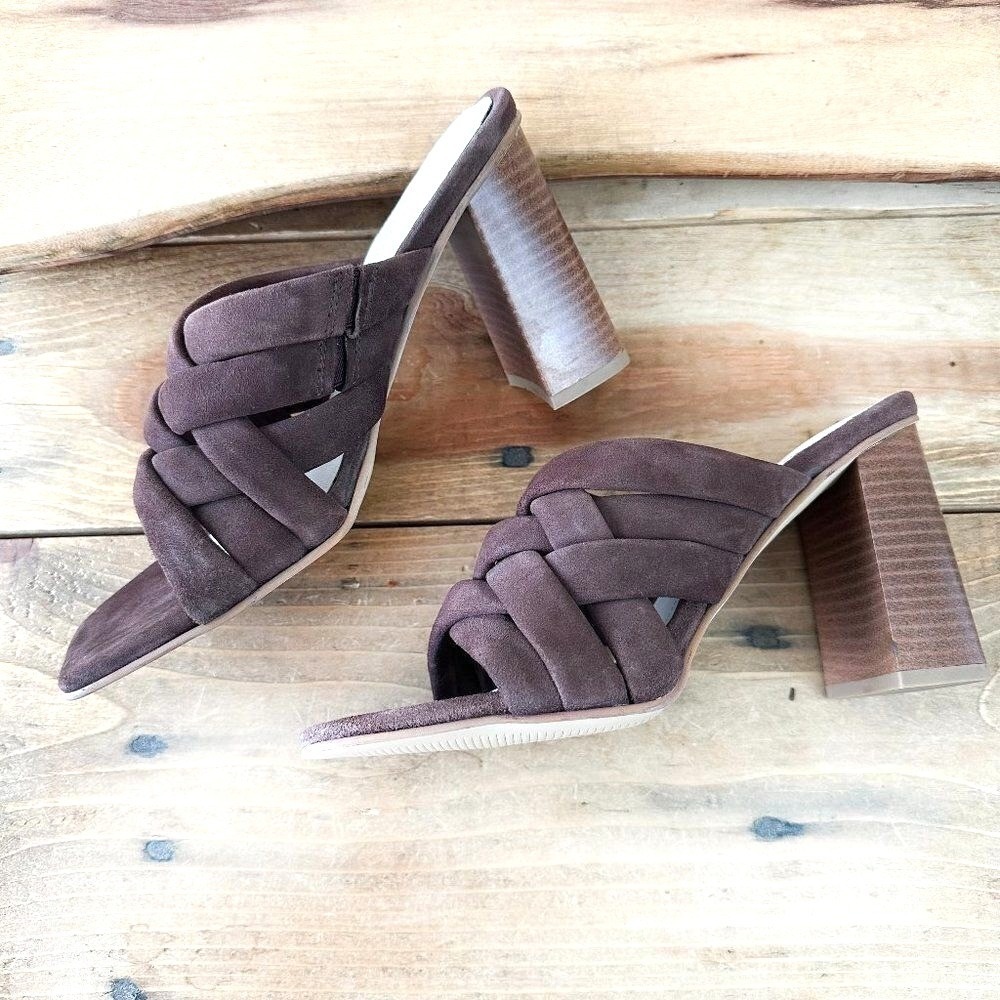 NIB Journee Collection Signature Lyddie Brown Block Heel Sandal Size 8.5
